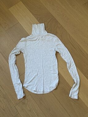 Aritzia Light Gray Turtleneck Long-Sleeve Top